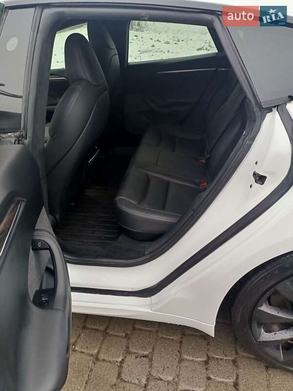 Лифтбек Tesla Model S 2022 в Львове