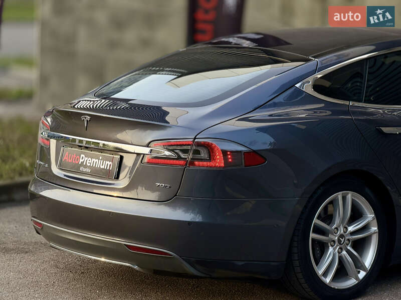 Ліфтбек Tesla Model S 2015 в Харкові