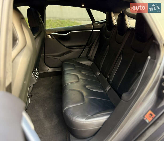 Ліфтбек Tesla Model S 2015 в Харкові