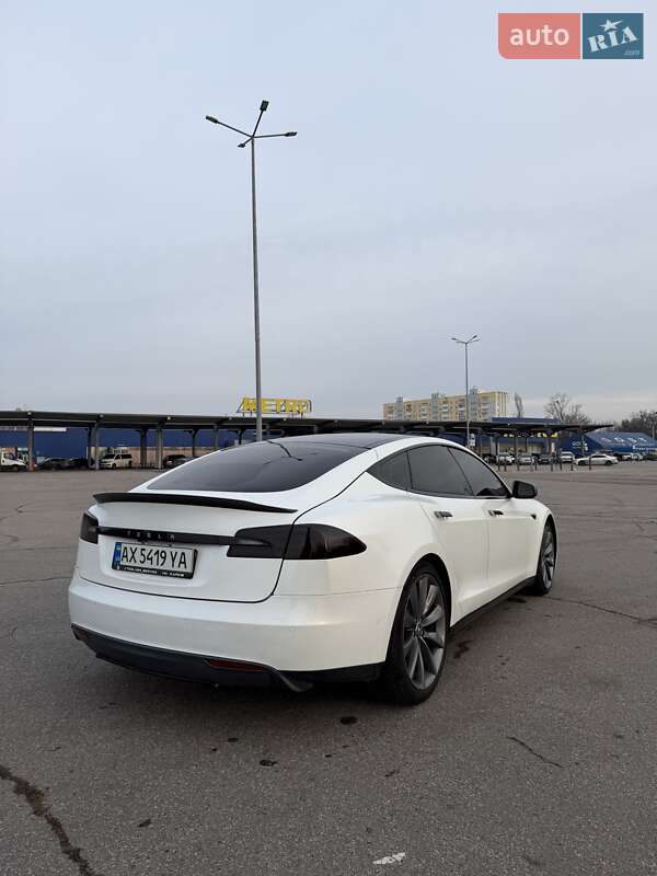 Ліфтбек Tesla Model S 2015 в Харкові