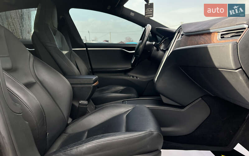 Лифтбек Tesla Model S 2016 в Коломые