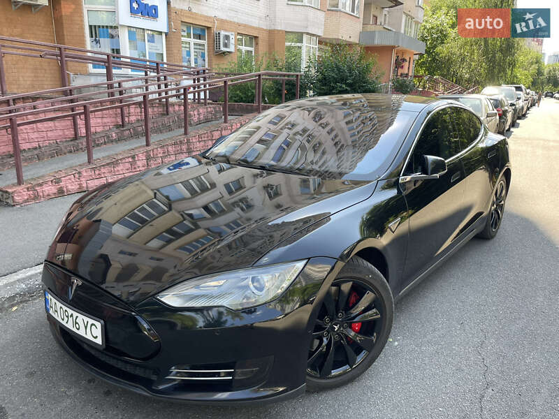 Tesla Model S 2015