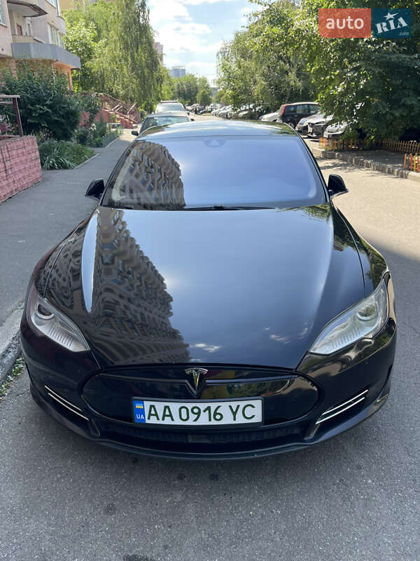 Лифтбек Tesla Model S 2015 в Киеве фото 16 Лифтбек Tesla Model S 2015 в Киеве