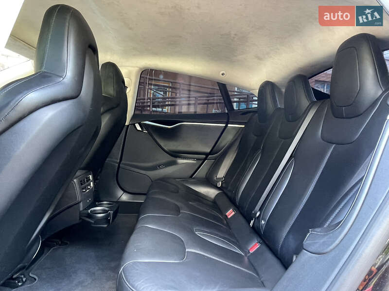 Лифтбек Tesla Model S 2015 в Киеве фото 19 Лифтбек Tesla Model S 2015 в Киеве