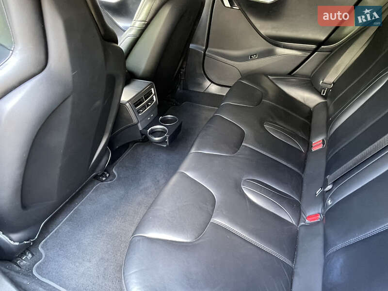 Лифтбек Tesla Model S 2015 в Киеве фото 21 Лифтбек Tesla Model S 2015 в Киеве