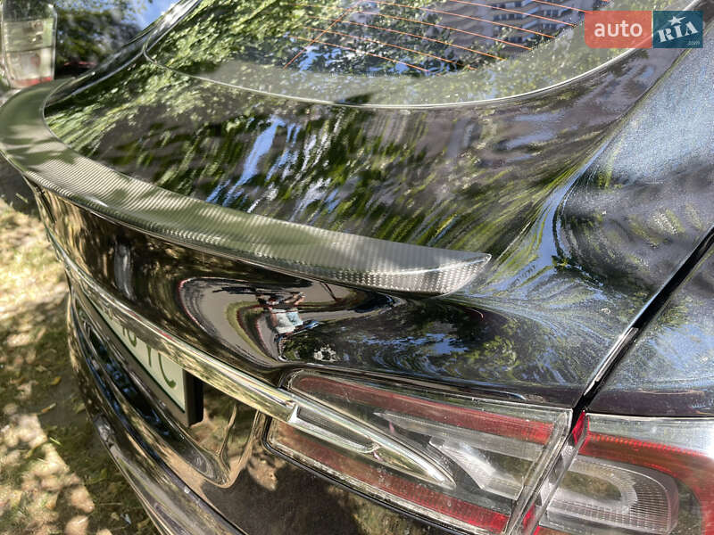 Лифтбек Tesla Model S 2015 в Киеве