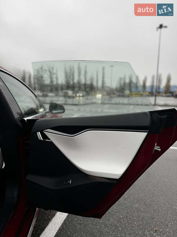Лифтбек Tesla Model S 2019 в Киеве