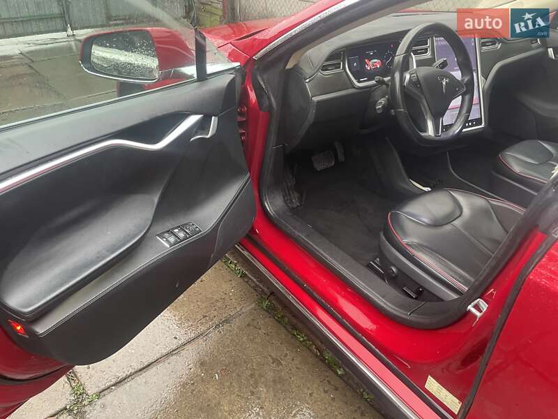 Ліфтбек Tesla Model S 2014 в Києві