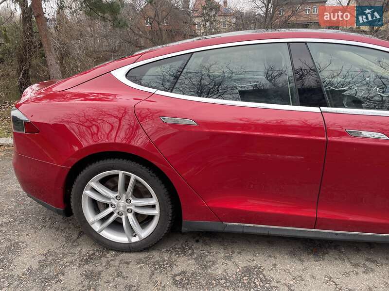 Ліфтбек Tesla Model S 2014 в Києві