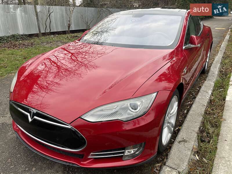 Ліфтбек Tesla Model S 2014 в Києві