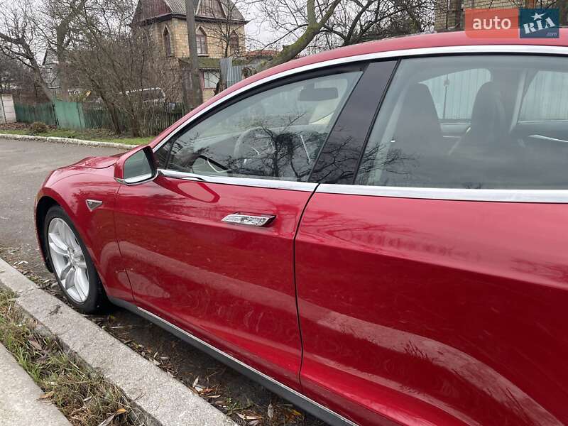 Ліфтбек Tesla Model S 2014 в Києві