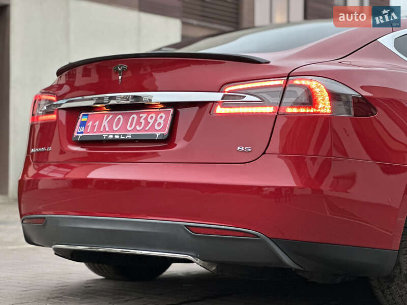 Ліфтбек Tesla Model S 2015 в Одесі фото 13 Ліфтбек Tesla Model S 2015 в Одесі