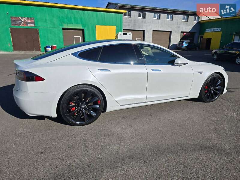 Ліфтбек Tesla Model S 2016 в Володимирі