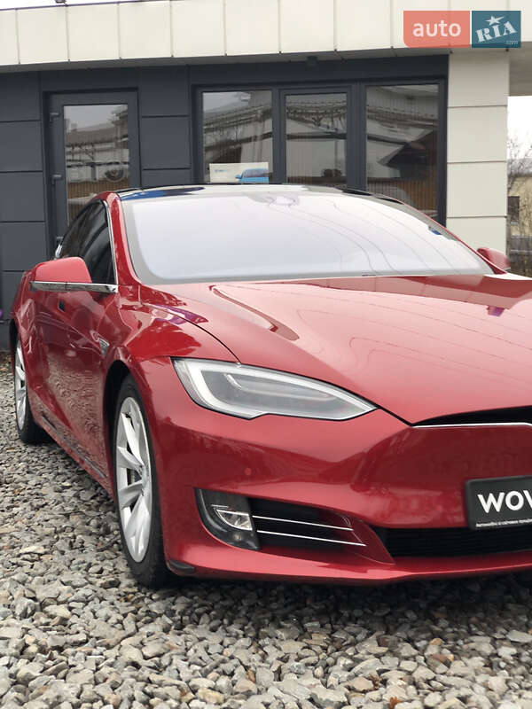 Ліфтбек Tesla Model S 2016 в Чернівцях