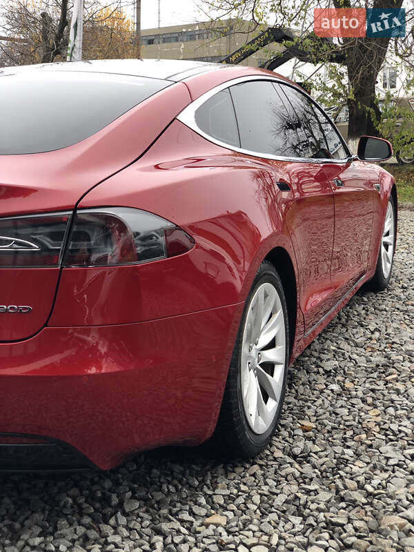 Ліфтбек Tesla Model S 2016 в Чернівцях