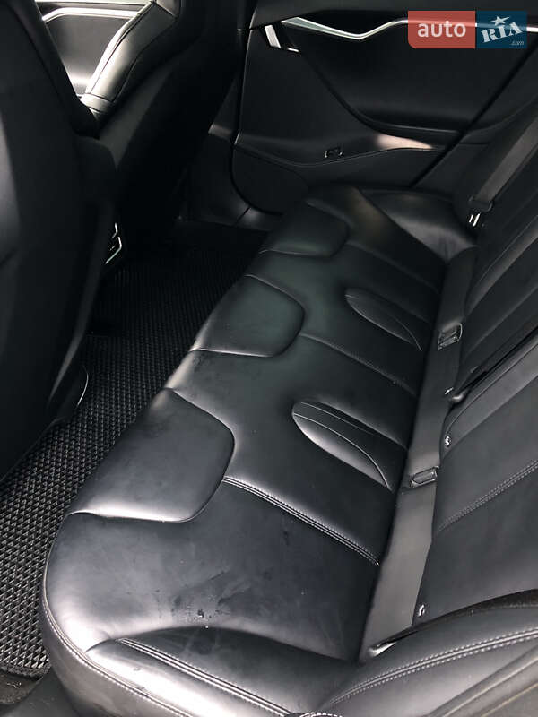 Ліфтбек Tesla Model S 2016 в Чернівцях