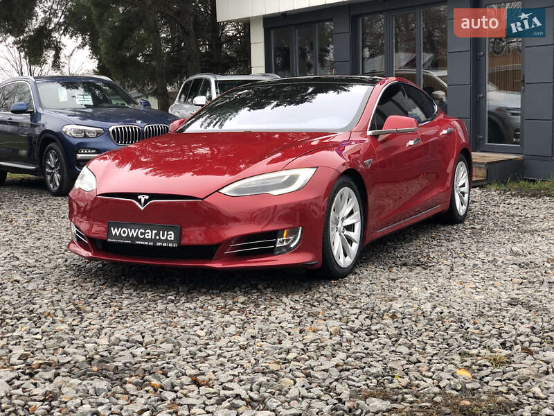 Ліфтбек Tesla Model S 2016 в Чернівцях