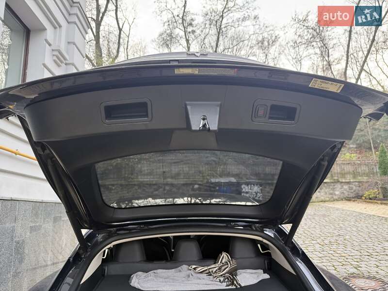 Лифтбек Tesla Model S 2015 в Киеве