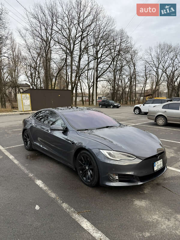 Лифтбек Tesla Model S 2018 в Чернигове