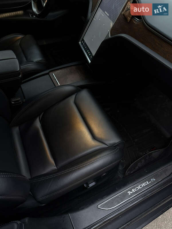 Лифтбек Tesla Model S 2018 в Чернигове