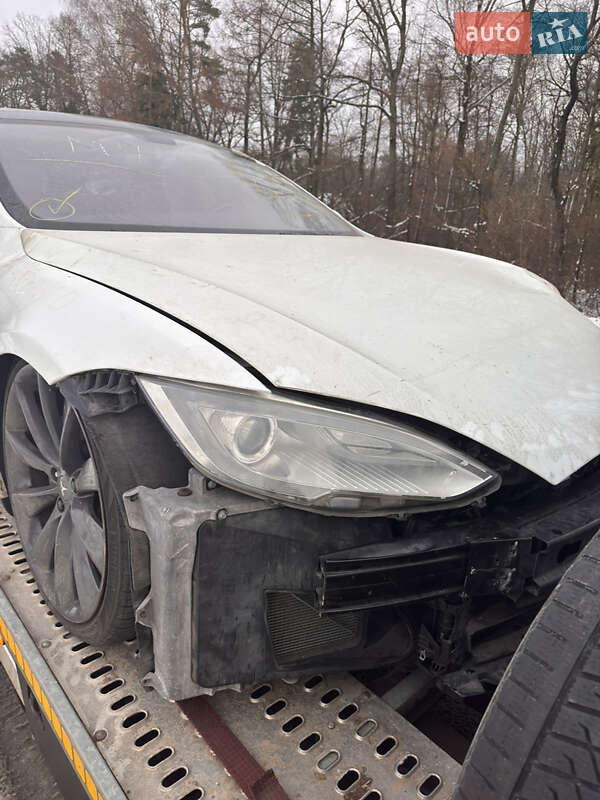 Ліфтбек Tesla Model S 2013 в Львові