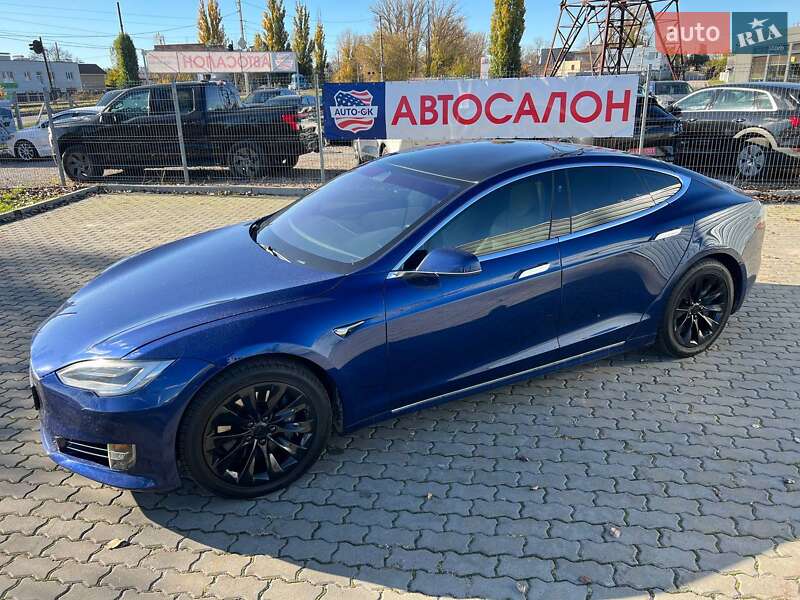 Лифтбек Tesla Model S 2017 в Кременчуге