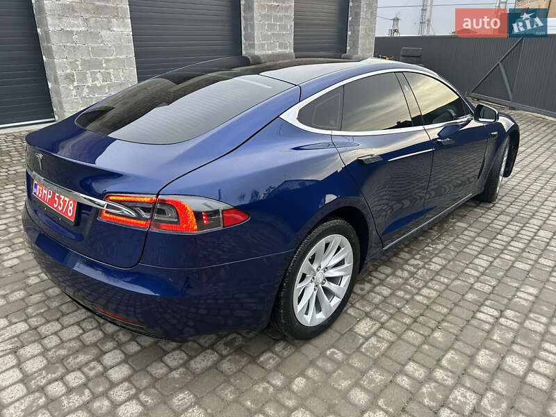 Ліфтбек Tesla Model S 2017 в Львові