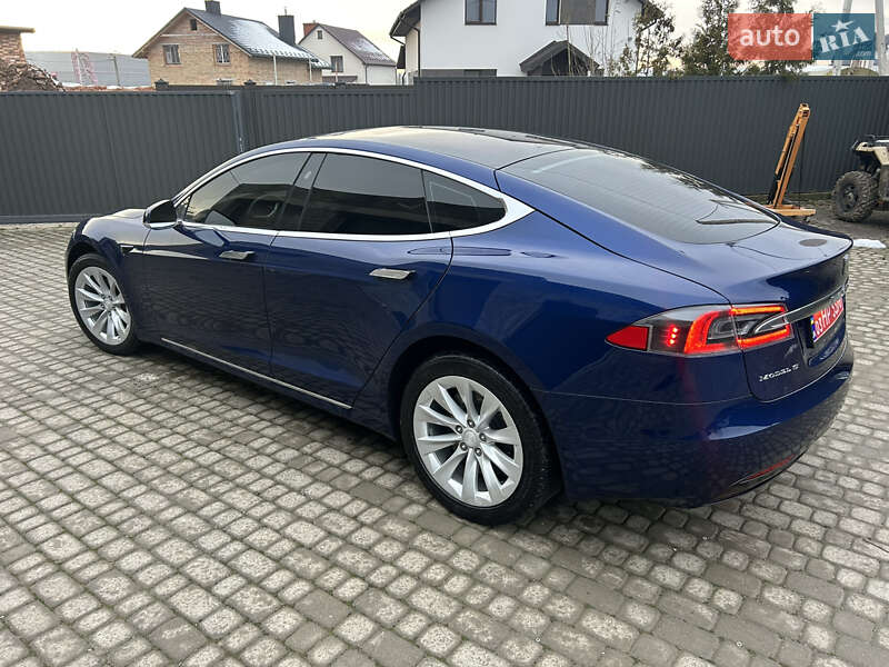 Ліфтбек Tesla Model S 2017 в Львові