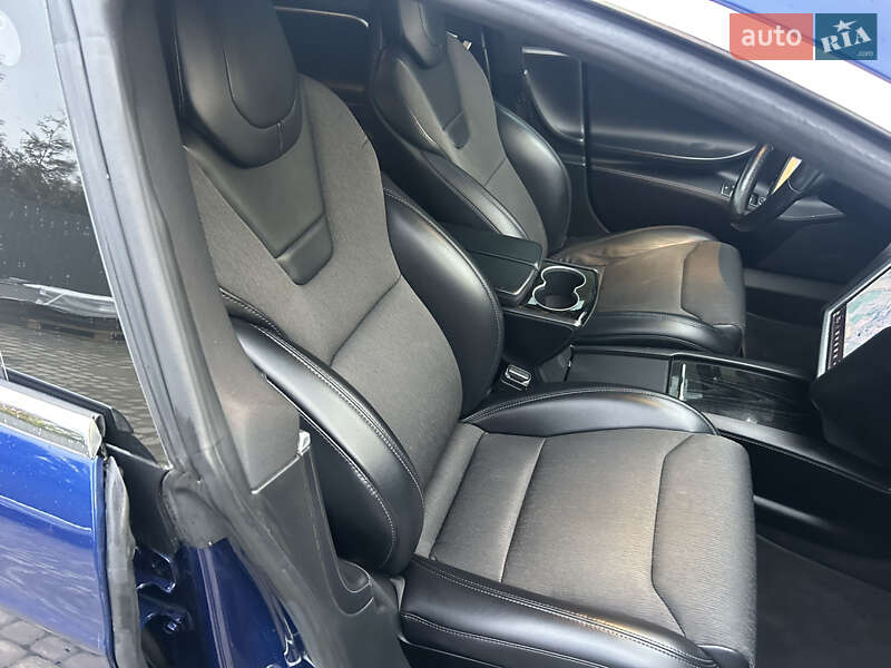 Ліфтбек Tesla Model S 2017 в Львові
