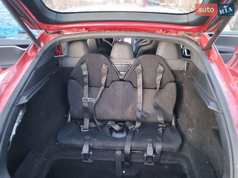 Лифтбек Tesla Model S 2016 в Самборе