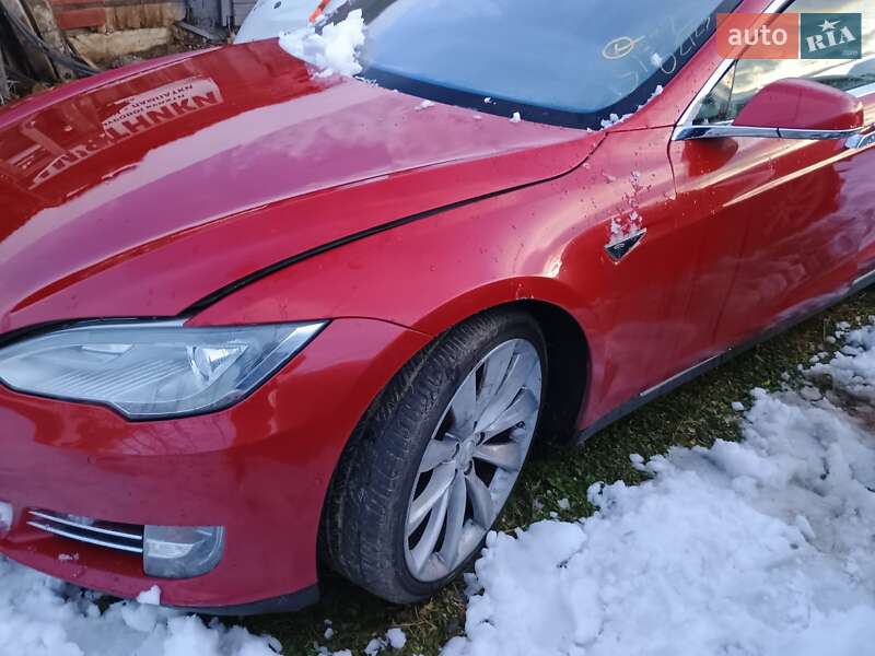 Лифтбек Tesla Model S 2016 в Самборе