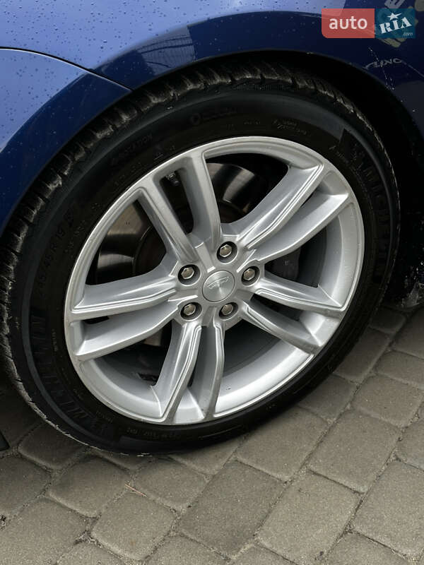 Лифтбек Tesla Model S 2016 в Львове
