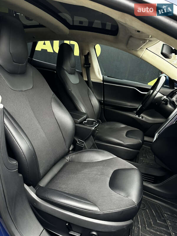 Лифтбек Tesla Model S 2016 в Львове