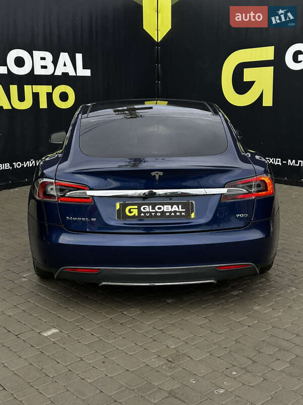 Лифтбек Tesla Model S 2016 в Львове