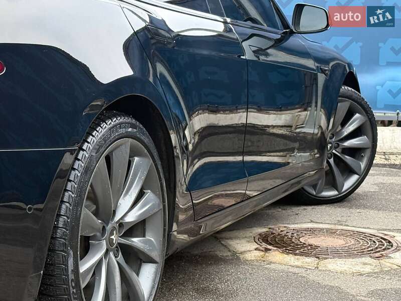 Лифтбек Tesla Model S 2019 в Киеве