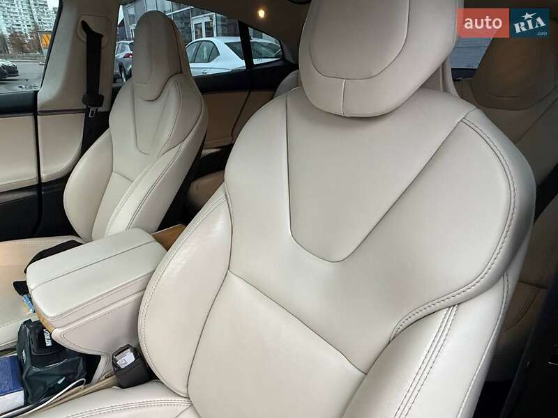 Лифтбек Tesla Model S 2019 в Киеве