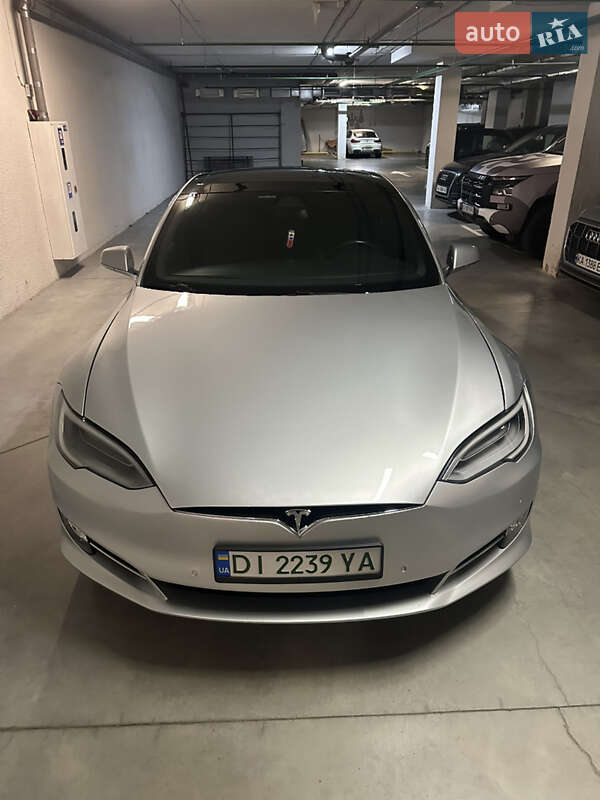 Лифтбек Tesla Model S 2018 в Киеве
