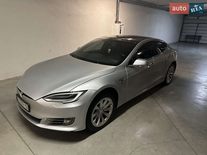 Лифтбек Tesla Model S 2018 в Киеве