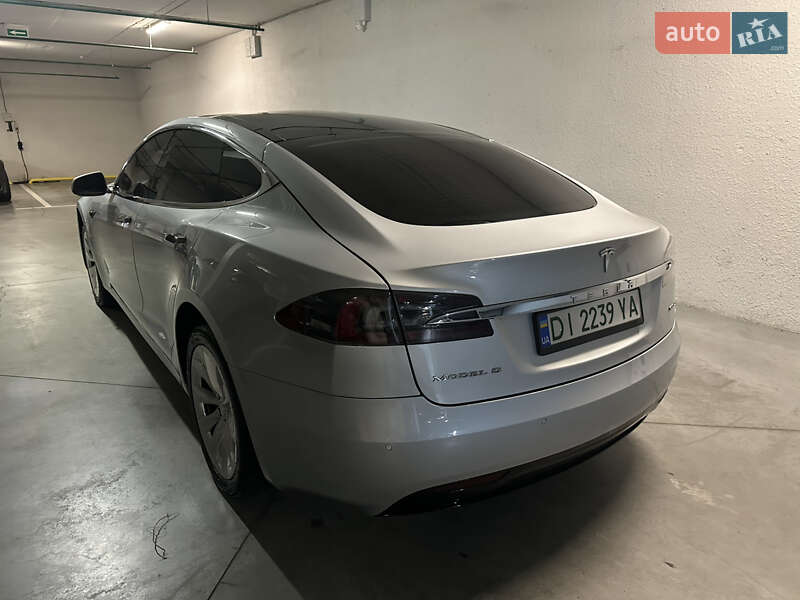 Лифтбек Tesla Model S 2018 в Киеве