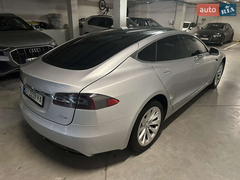 Лифтбек Tesla Model S 2018 в Киеве