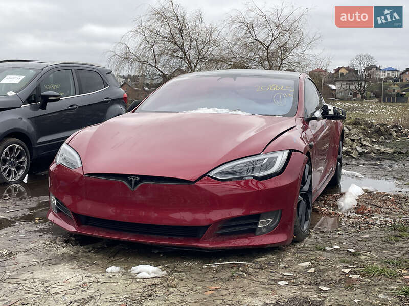 Лифтбек Tesla Model S 2017 в Львове