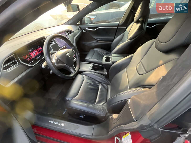 Лифтбек Tesla Model S 2017 в Львове