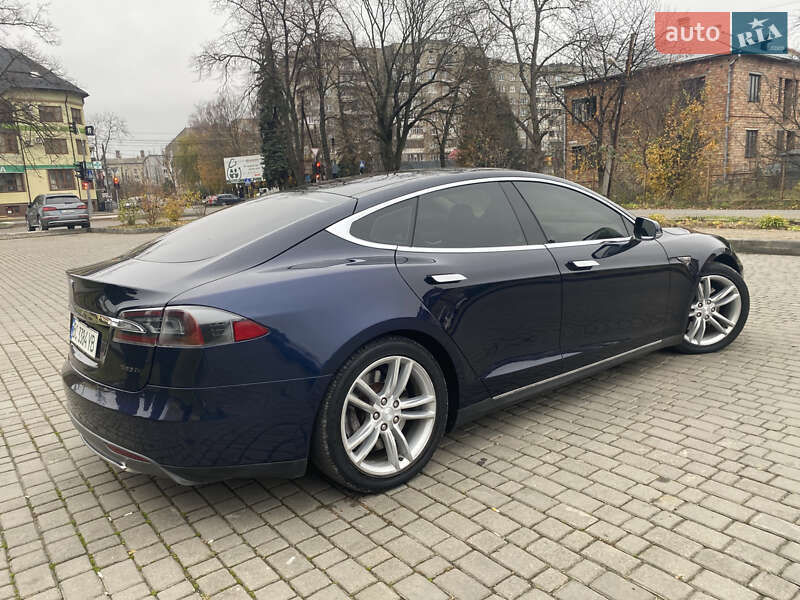 Лифтбек Tesla Model S 2013 в Коломые