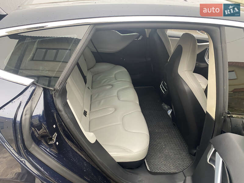 Лифтбек Tesla Model S 2013 в Коломые