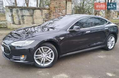 Лифтбек Tesla Model S 2015 в Львове