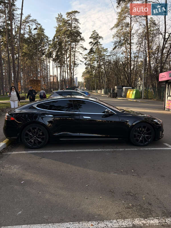 Ліфтбек Tesla Model S 2016 в Києві