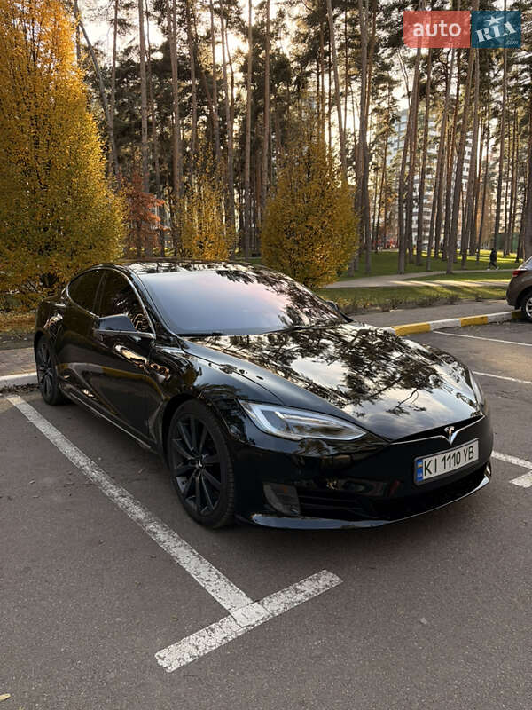 Ліфтбек Tesla Model S 2016 в Києві