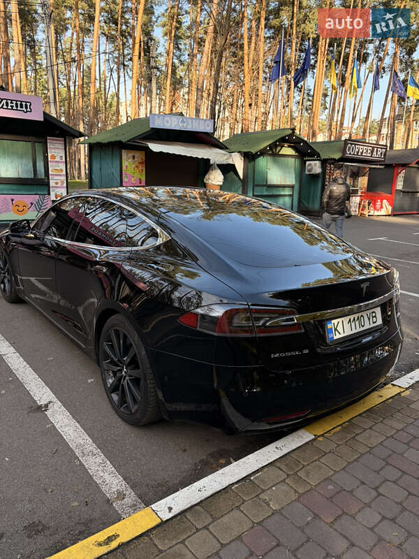 Ліфтбек Tesla Model S 2016 в Києві