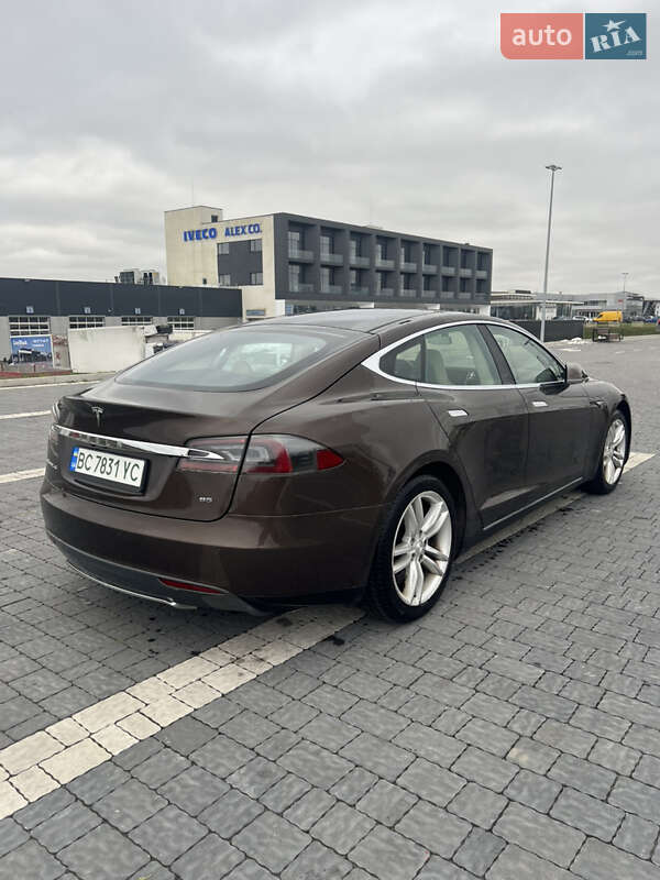 Лифтбек Tesla Model S 2014 в Львове