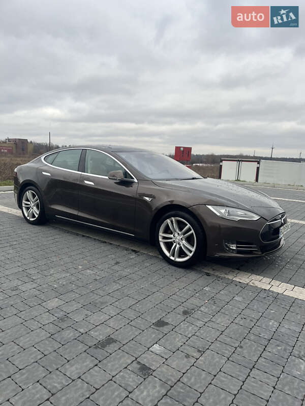 Лифтбек Tesla Model S 2014 в Львове